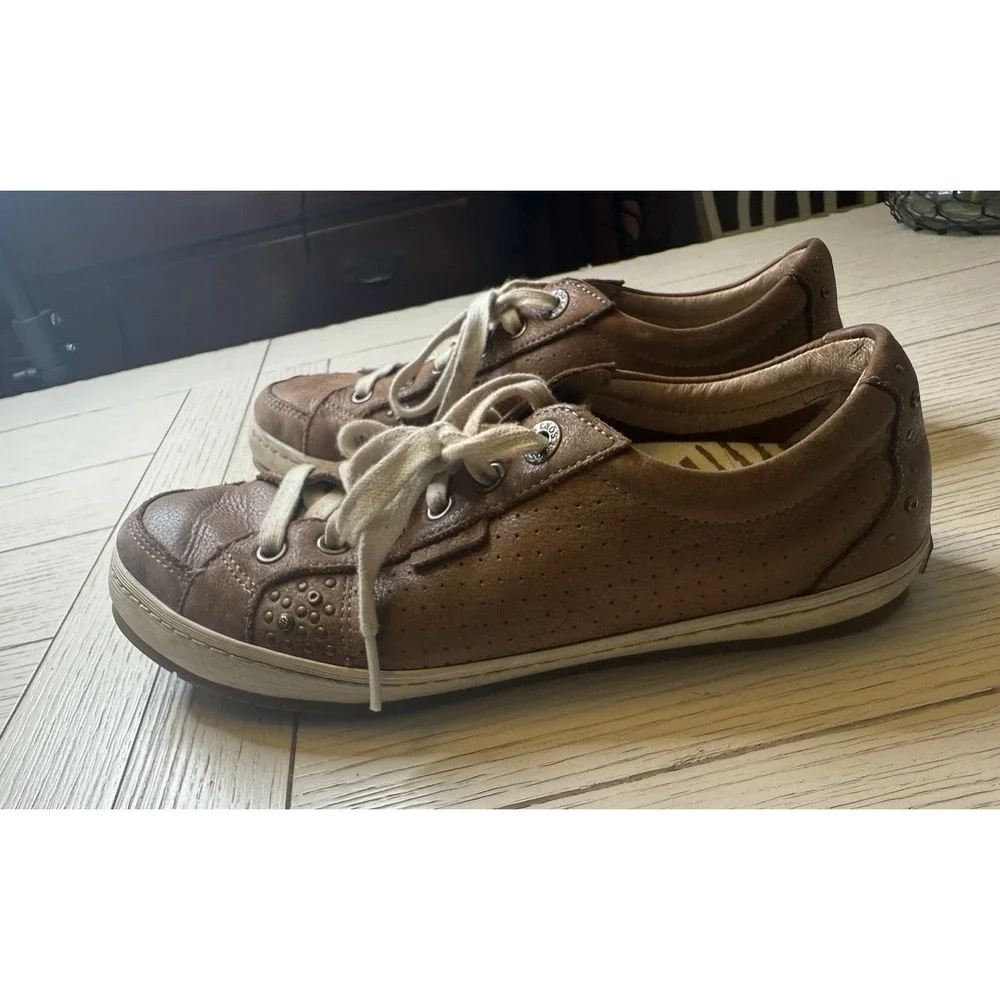 Taos Women's Freedom Leather Studded Sneaker Perforated BROWN Lace Up SIZE 8